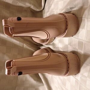 Beige Chelsea Boots By Igor